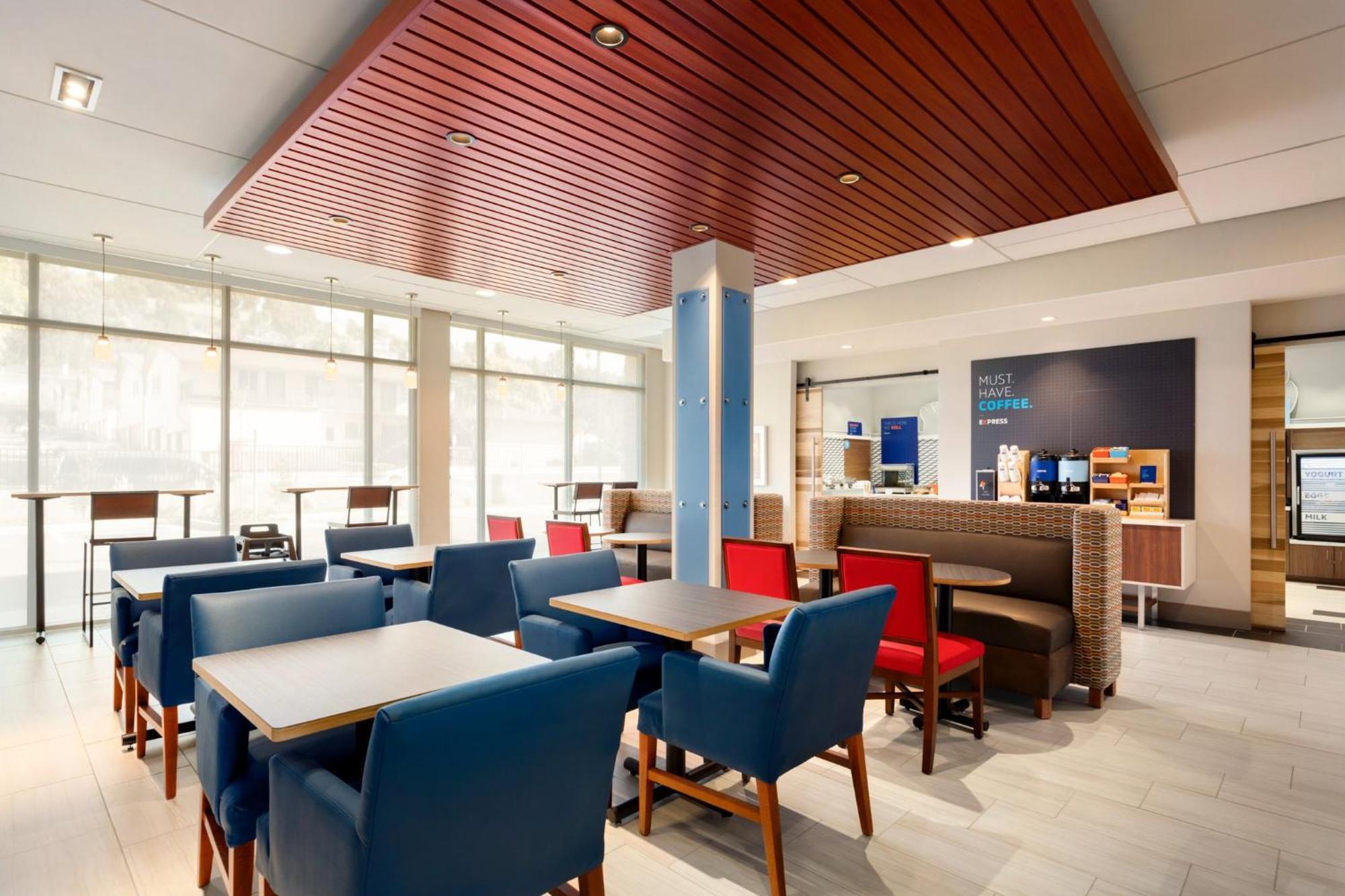 Holiday Inn Express & Suites Hayward - Castro Valley By Ihg Ngoại thất bức ảnh